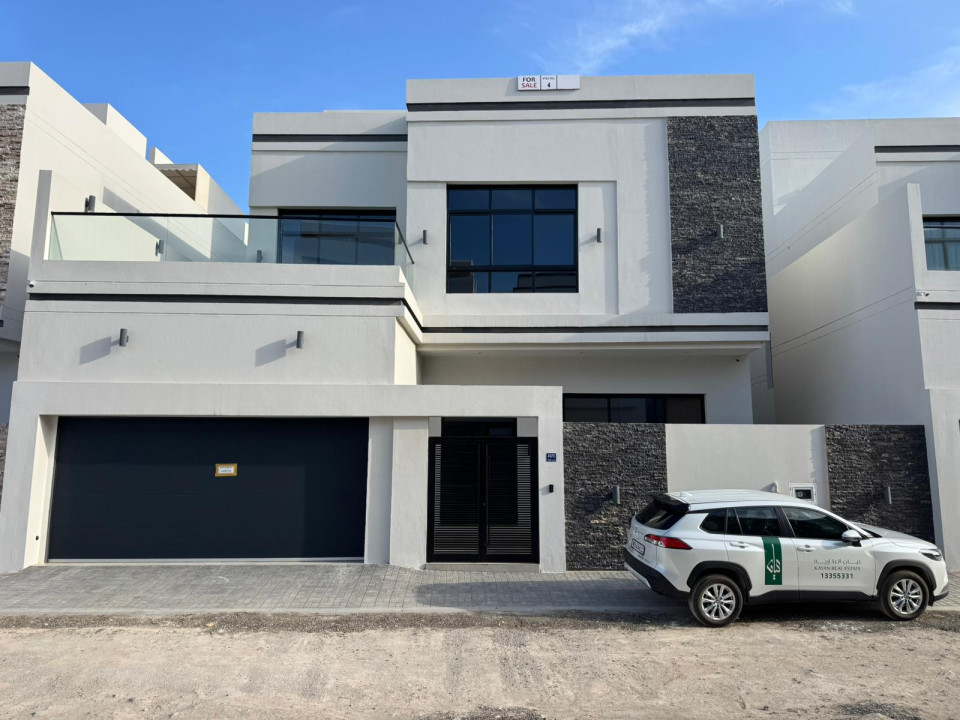 صورة فيلا للبيع في سار #9744 0