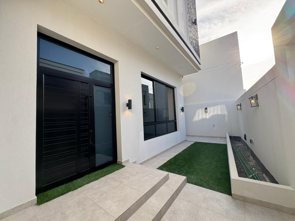 صورة فيلا للبيع في سار #9744 1