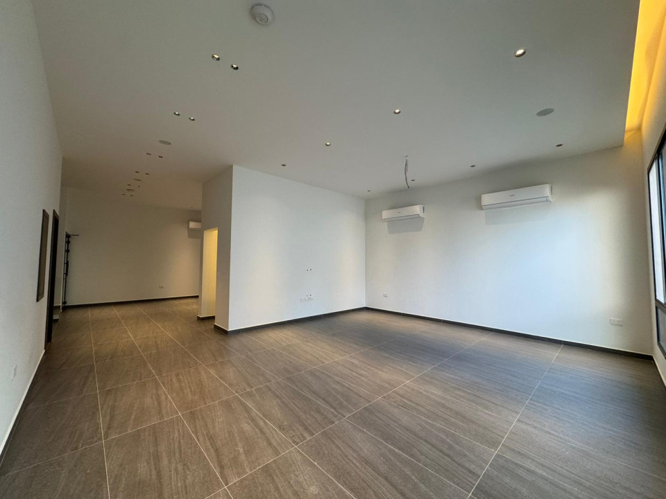 صورة فيلا للبيع في سار #9744 2