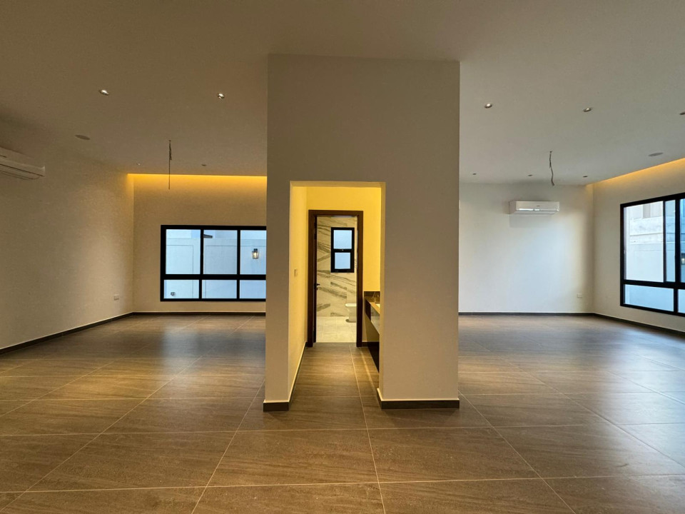 صورة فيلا للبيع في سار #9744 5