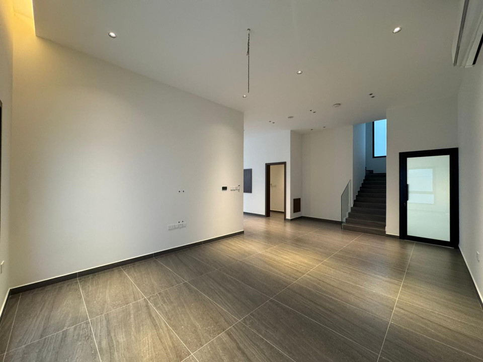 صورة فيلا للبيع في سار #9744 6