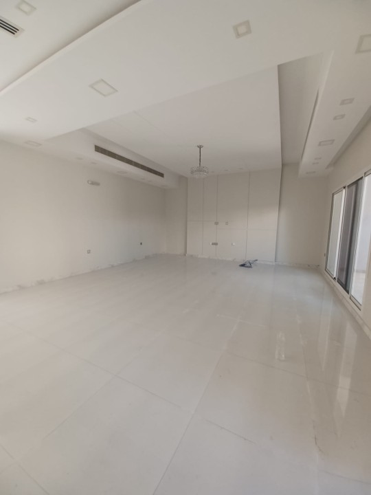 صورة فيلا للبيع في سار #8389 2