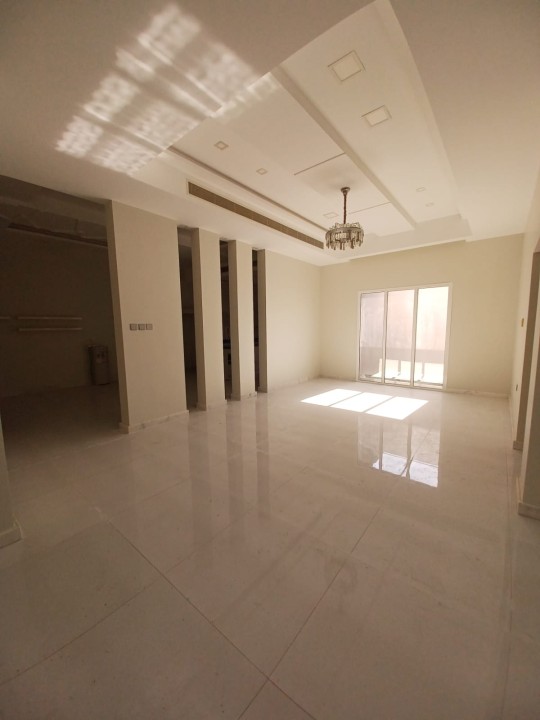 صورة فيلا للبيع في سار #8389 3