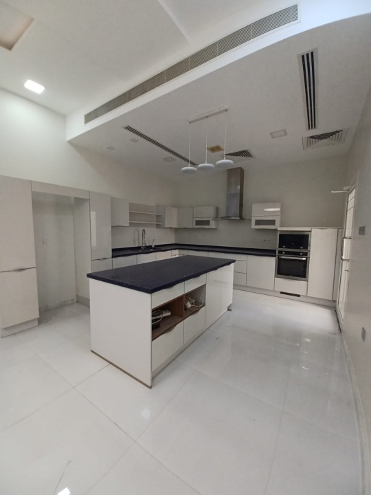 صورة فيلا للبيع في سار #8389 4