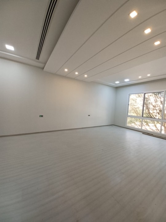 صورة فيلا للبيع في سار #8389 6