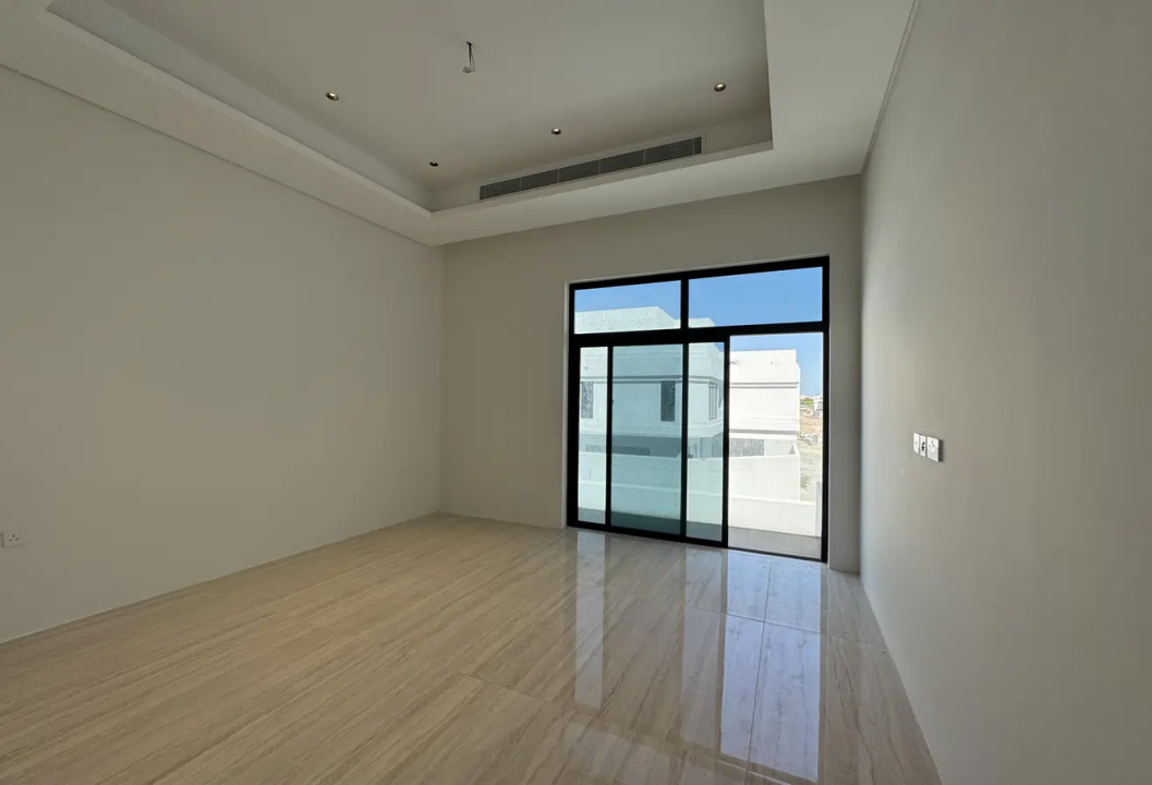 صورة فيلا للبيع في سار #8464 1