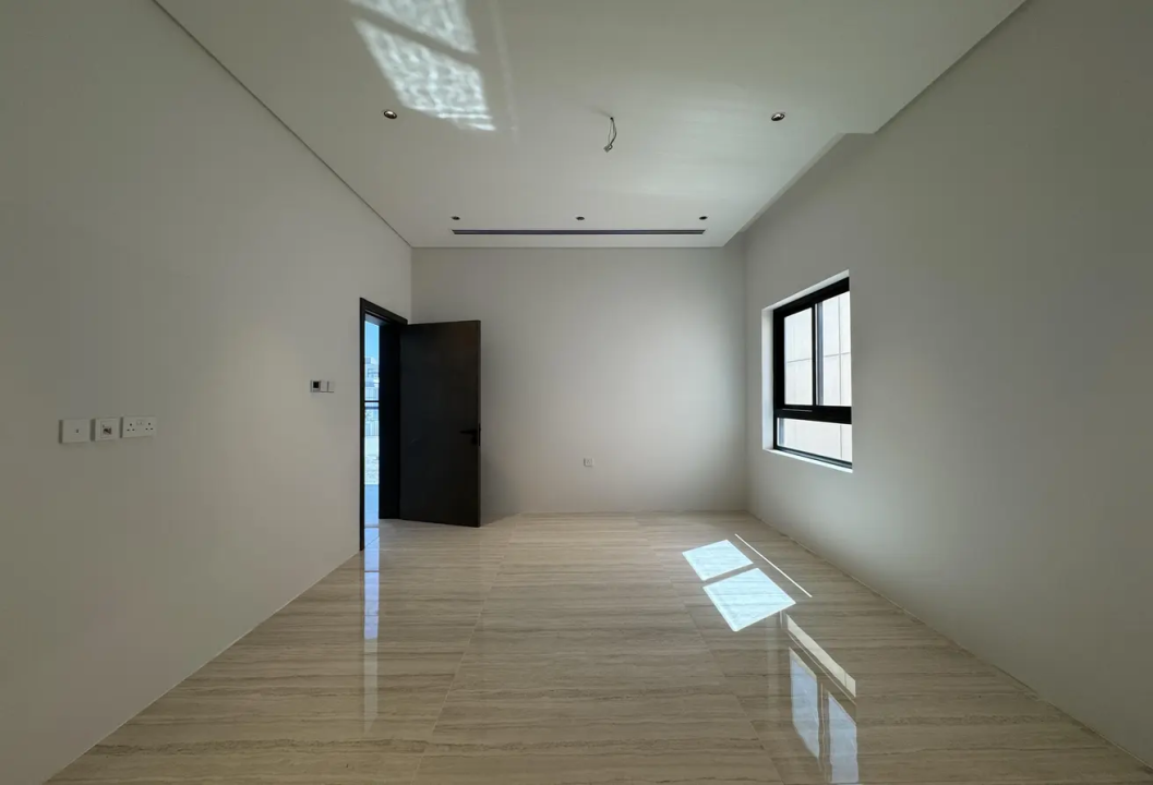 صورة فيلا للبيع في سار #8464 2