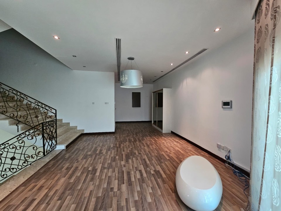 صورة فيلا للبيع في سار #8466 4