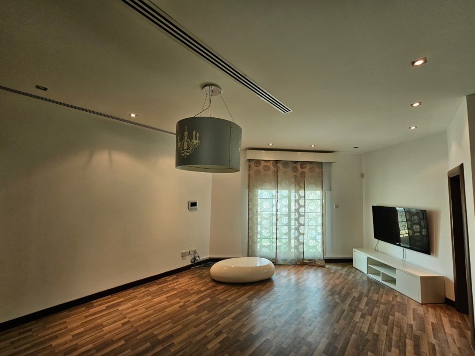 صورة فيلا للبيع في سار #8466 5