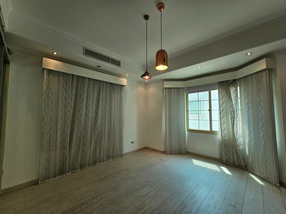 صورة فيلا للبيع في سار #8466 9