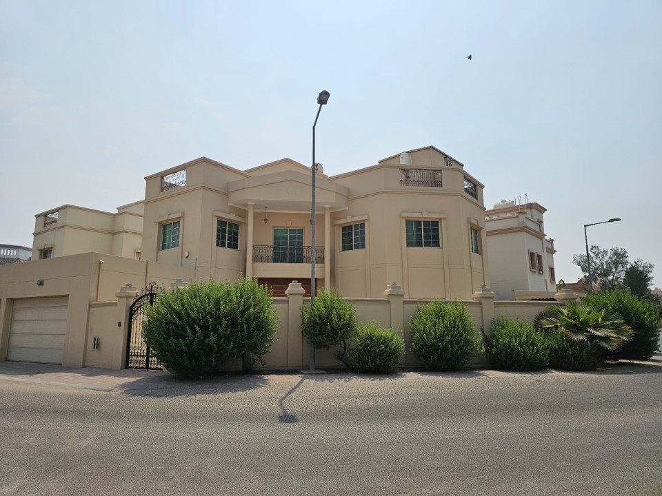 صورة فيلا للبيع في سار #8466 0
