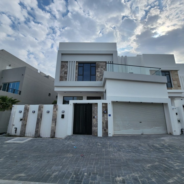 صورة فيلا للبيع في سار #8601 0 