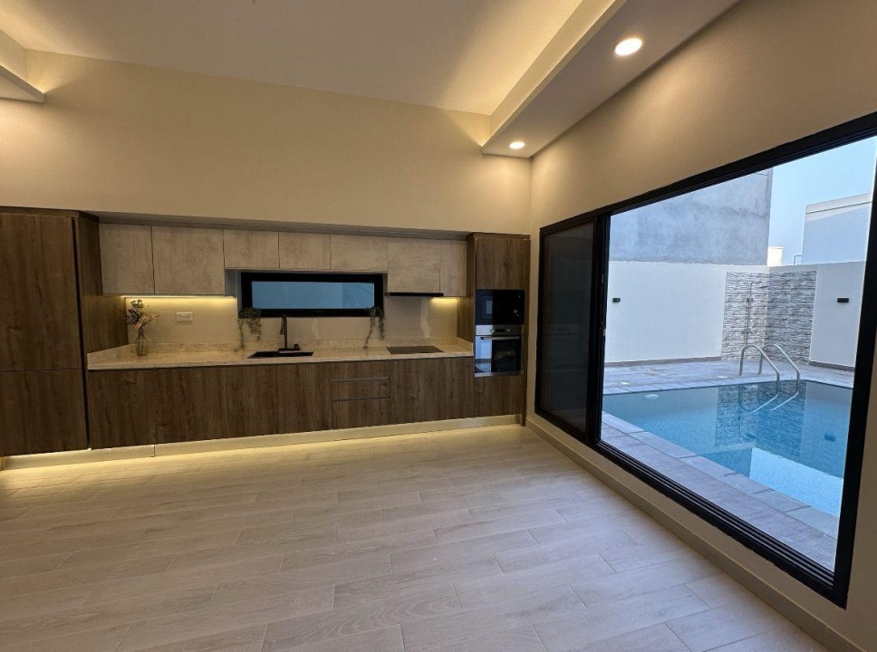 صورة فيلا للبيع في توبلي #7853 4