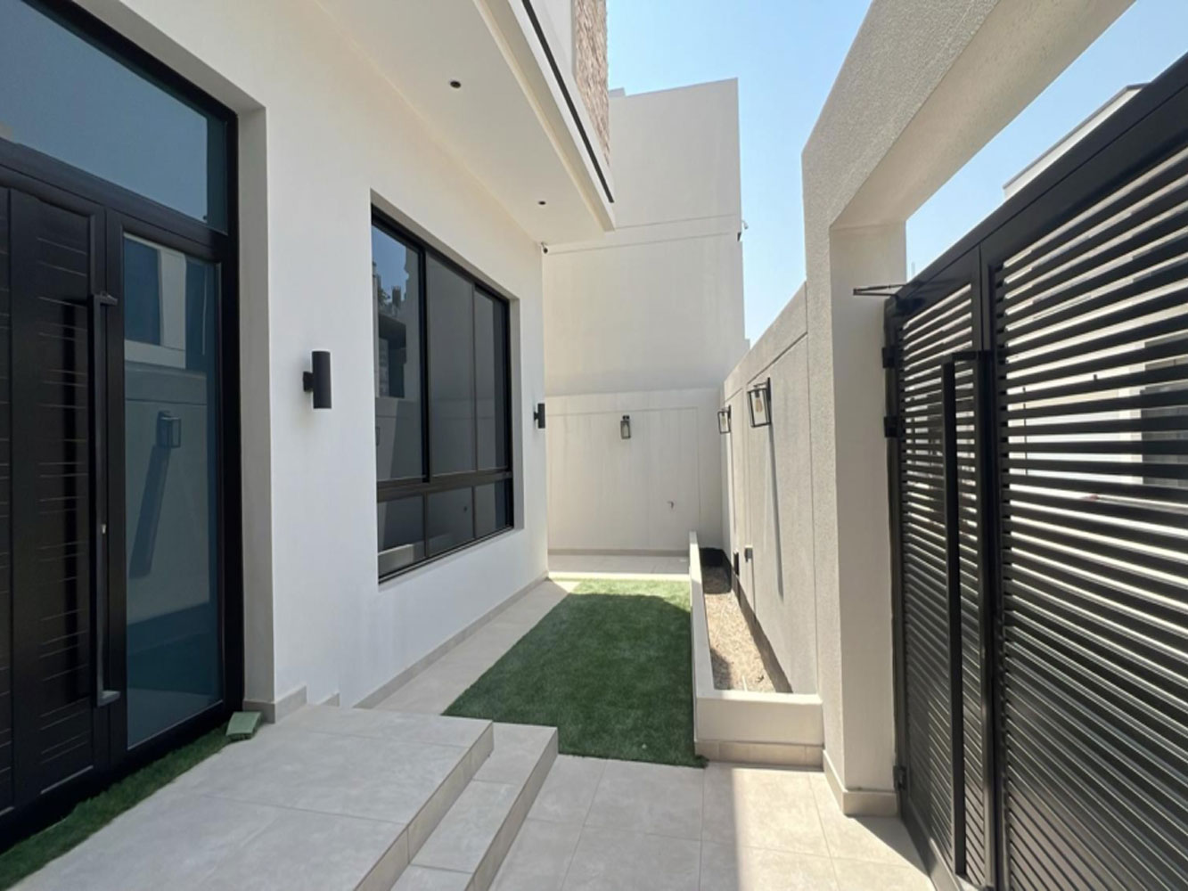 صورة فيلا للبيع في سار #5624 2