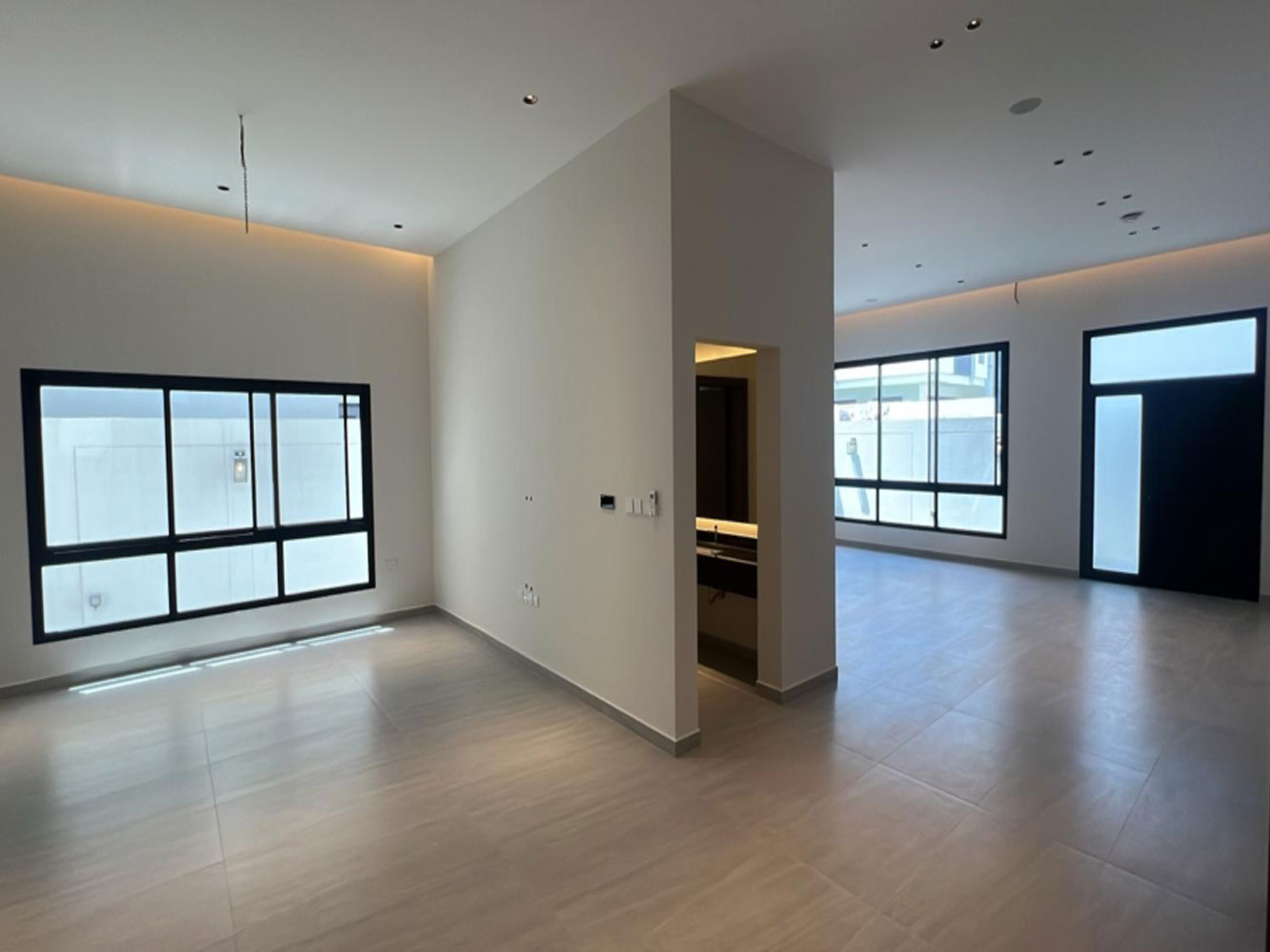 صورة فيلا للبيع في سار #5624 1