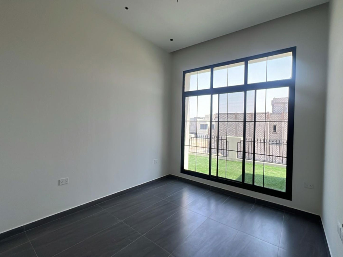 صورة فيلا للبيع في سار #5626 6