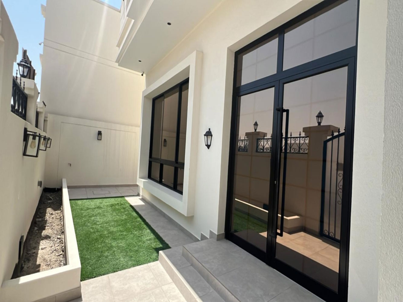 صورة فيلا للبيع في سار #5626 1