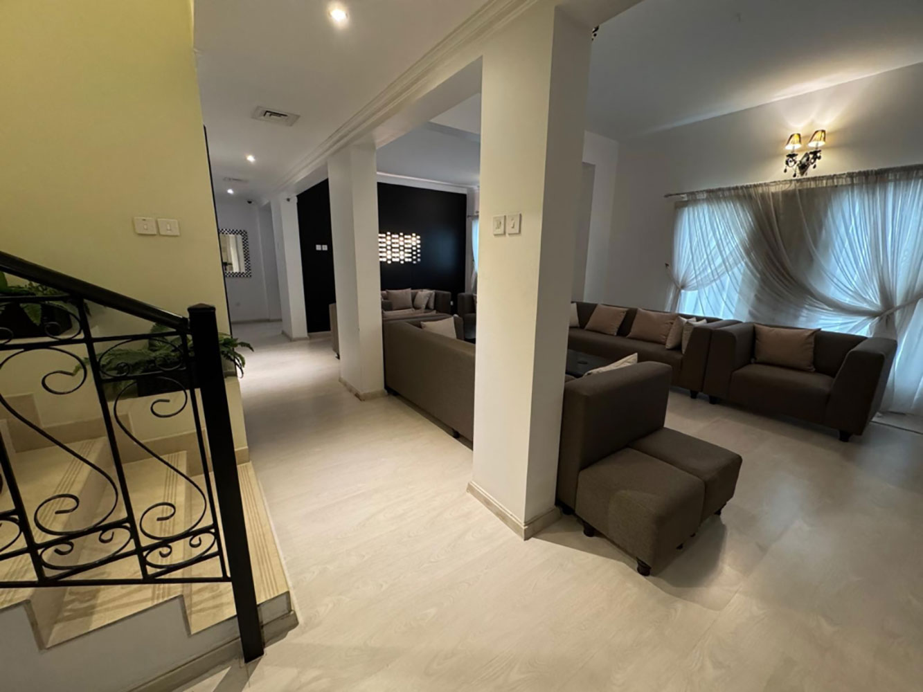 صورة فيلا للبيع في سار #5984 2