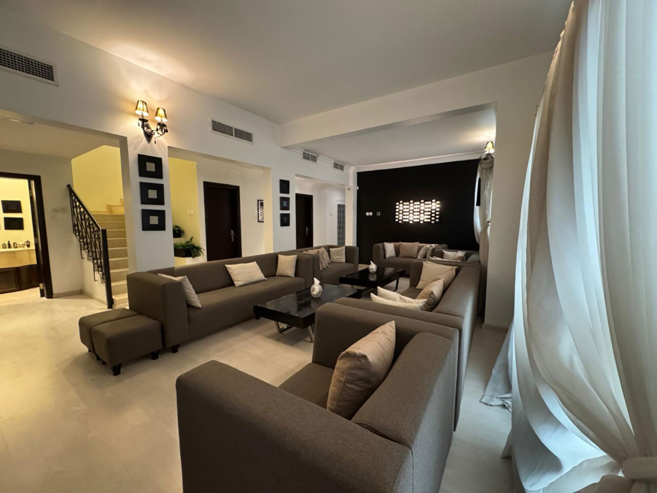 صورة فيلا للبيع في سار #5984 0