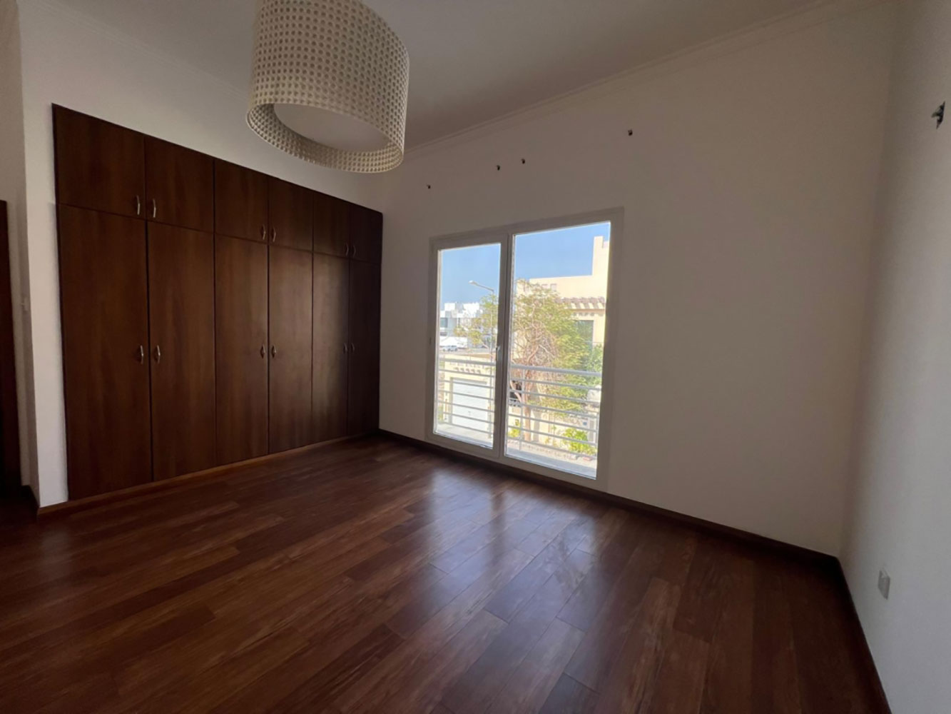 صورة فيلا للبيع في سار #6730 6