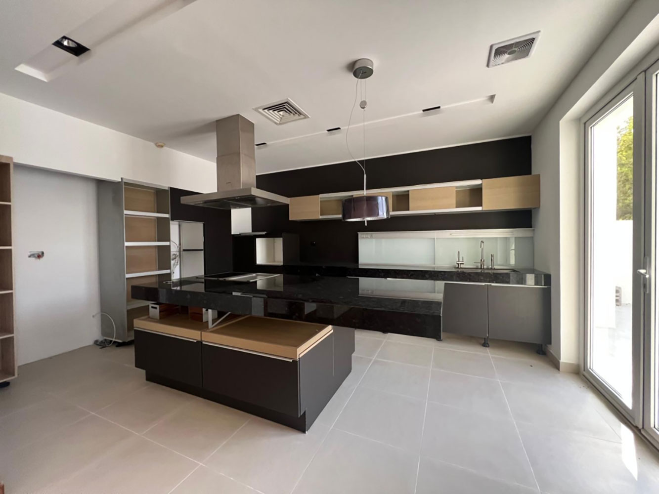 صورة فيلا للبيع في سار #6730 4