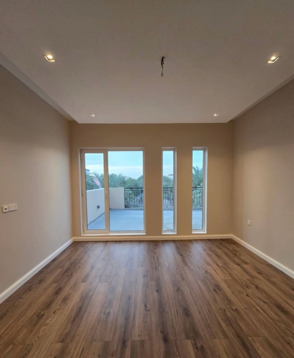 صورة فيلا للبيع في سار #8866 1