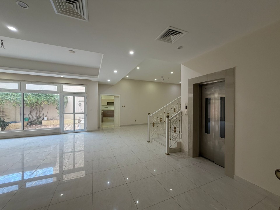 صورة فيلا للبيع في الحد #8983 8