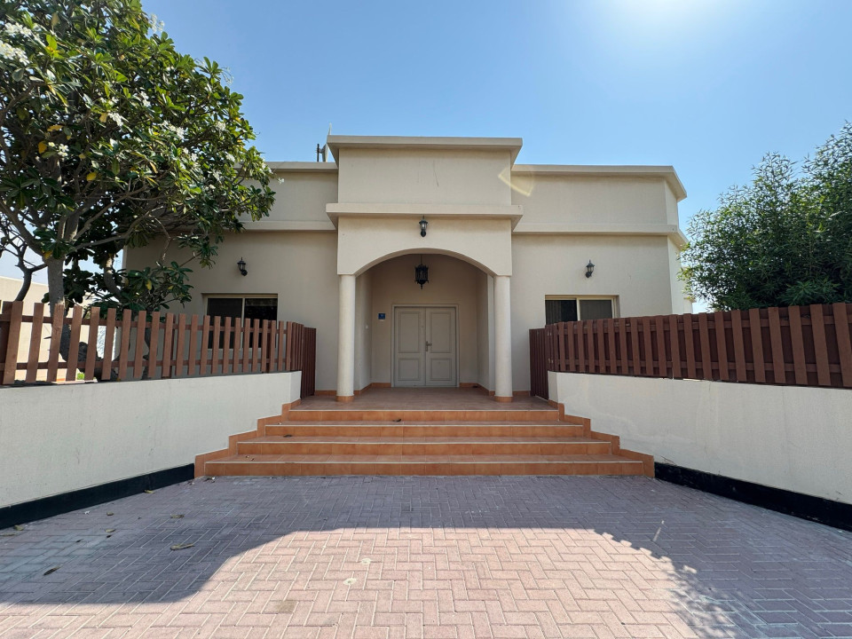 صورة فيلا للإيجار في الجنبية #10009 0