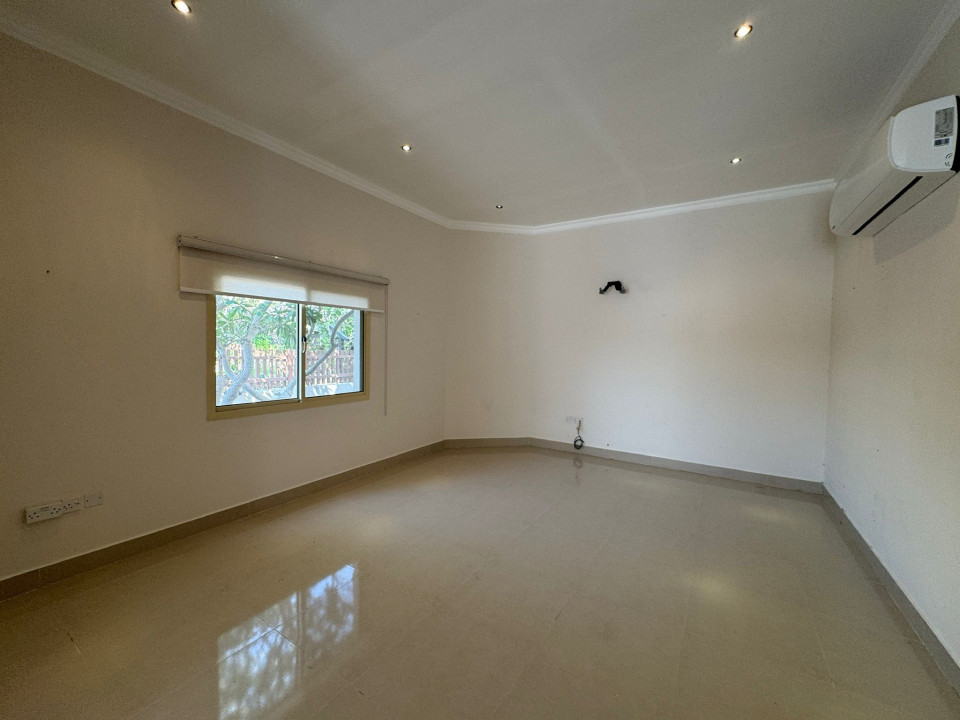 صورة فيلا للإيجار في الجنبية #10009 2