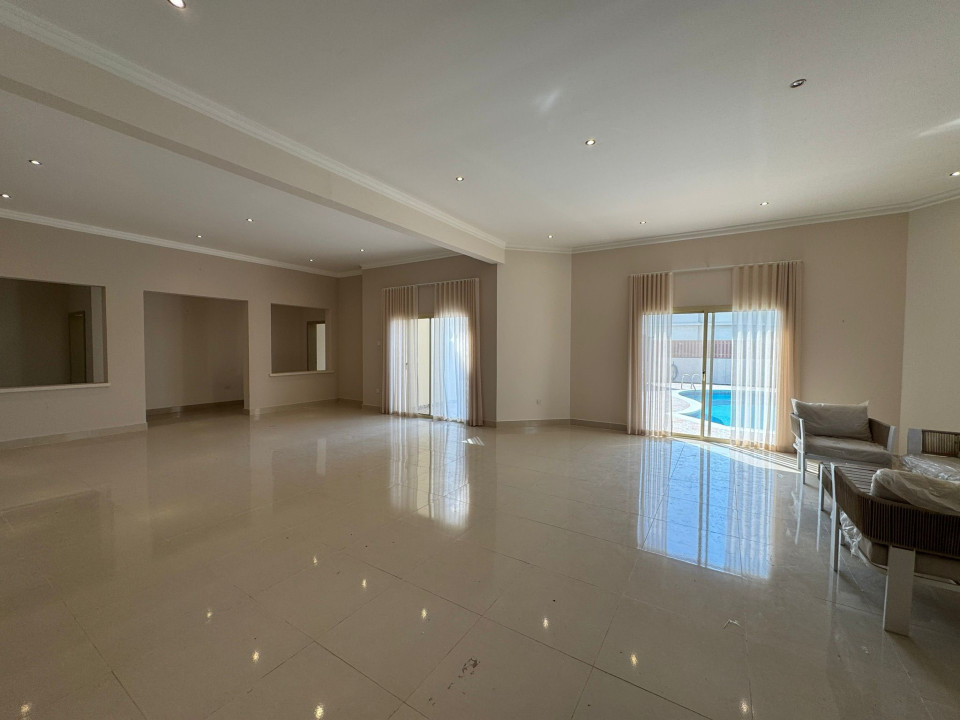 صورة فيلا للإيجار في الجنبية #10009 3