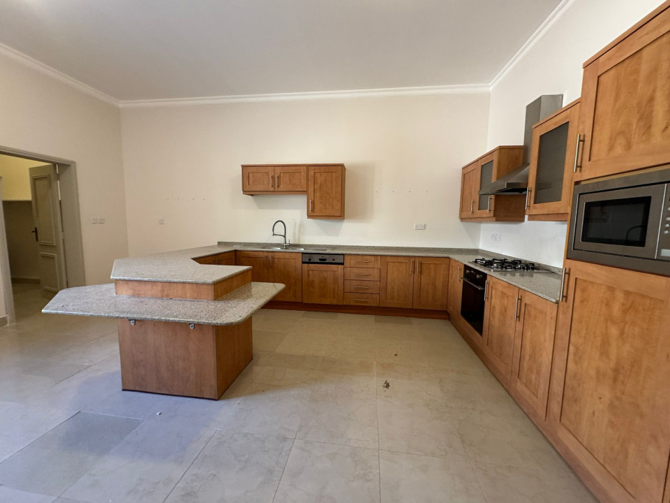 صورة فيلا للإيجار في الجنبية #10009 4