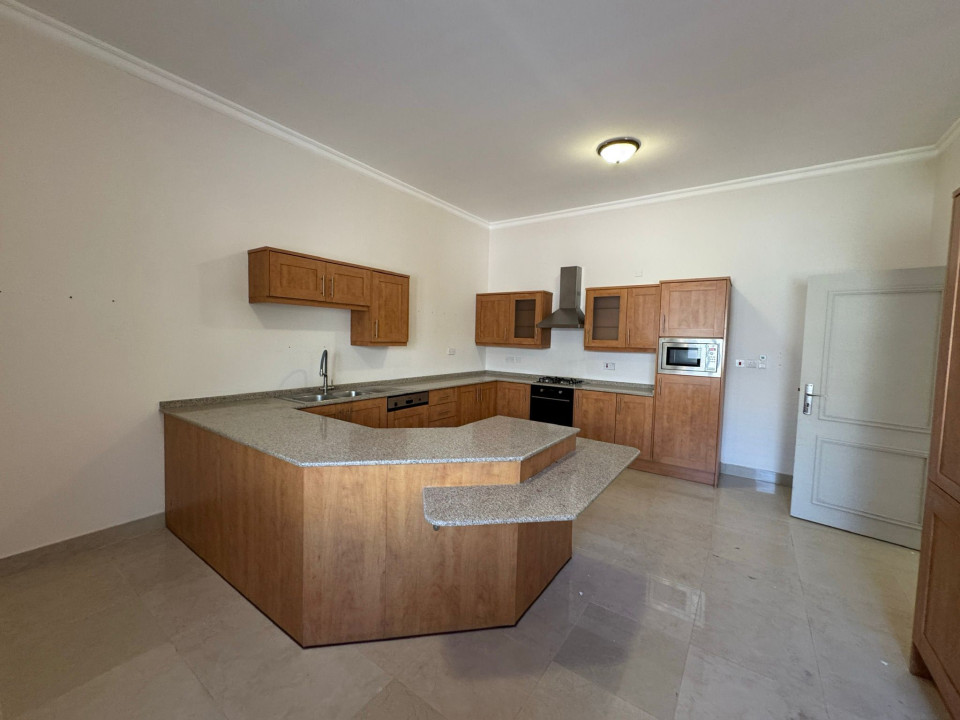 صورة فيلا للإيجار في الجنبية #10009 5