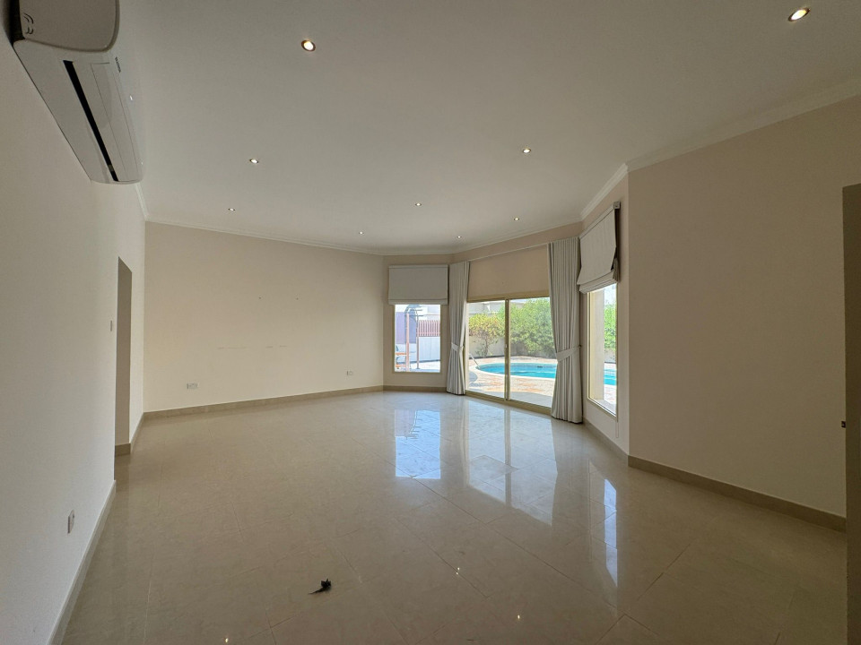 صورة فيلا للإيجار في الجنبية #10009 6