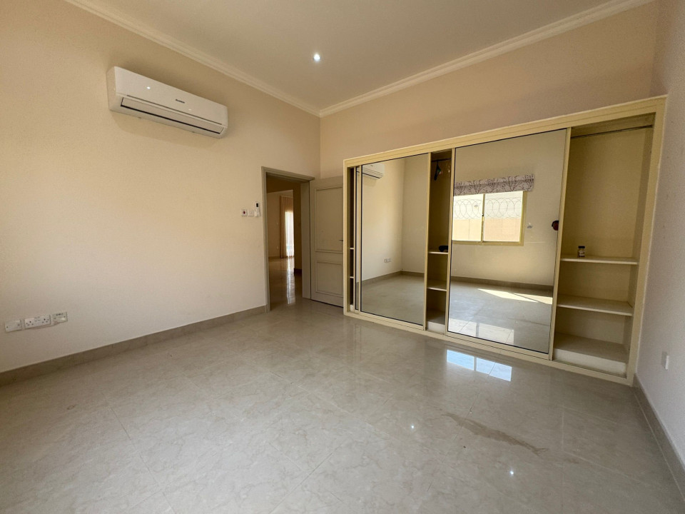 صورة فيلا للإيجار في الجنبية #10009 8