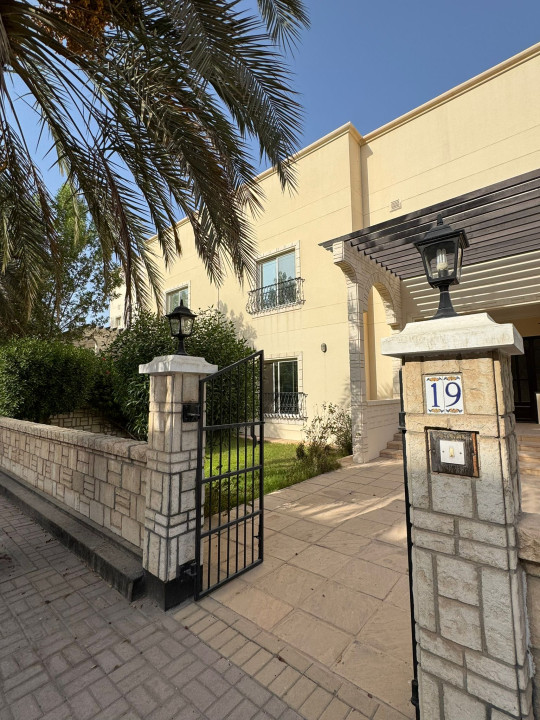 صورة فيلا للإيجار في سار #10010 1