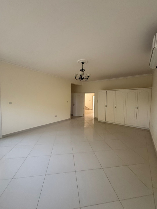 صورة فيلا للإيجار في سار #10010 7