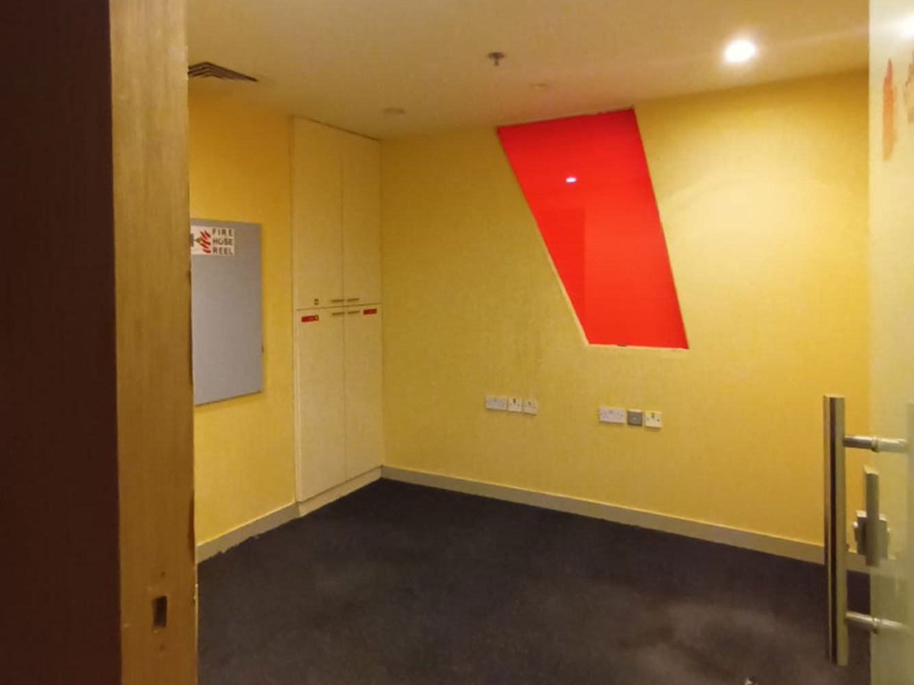 صورة مكتب للإيجار في ضاحية السيف #1366 2