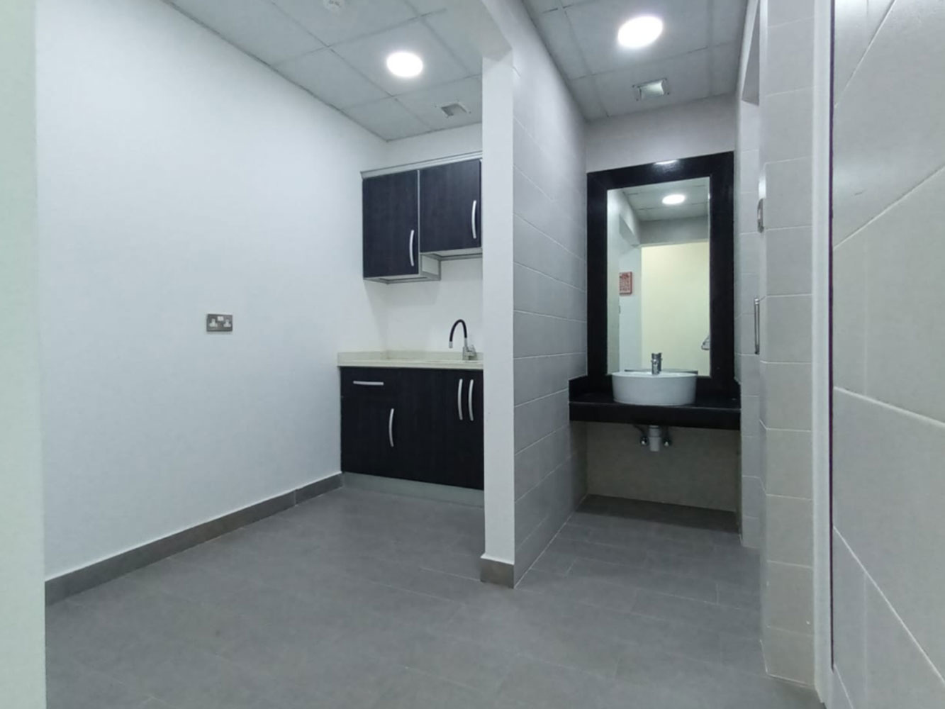 صورة مكتب للإيجار في ضاحية السيف #1395 3