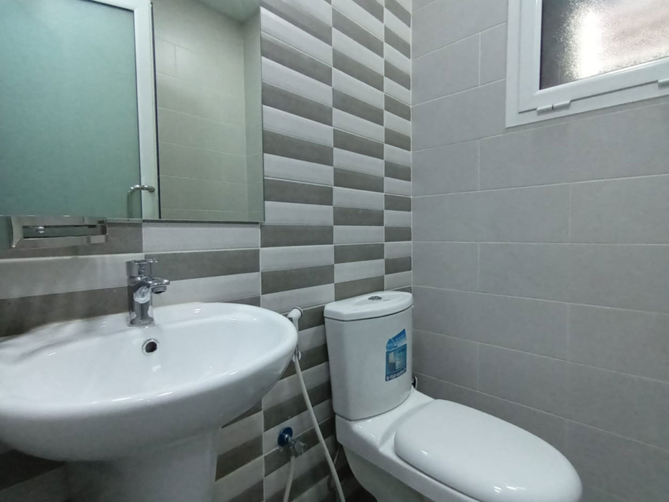 صورة مكتب للإيجار في ضاحية السيف #1395 2