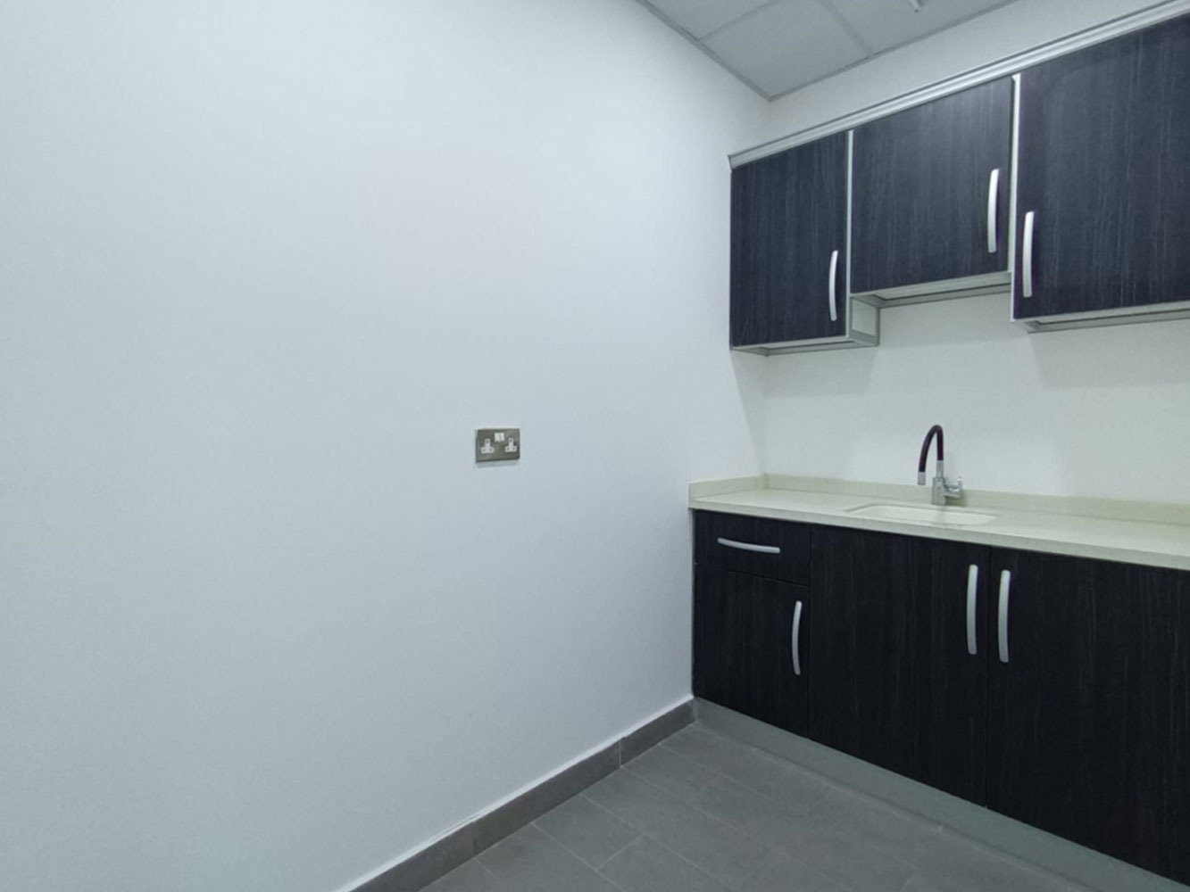 صورة مكتب للإيجار في ضاحية السيف #1395 0 