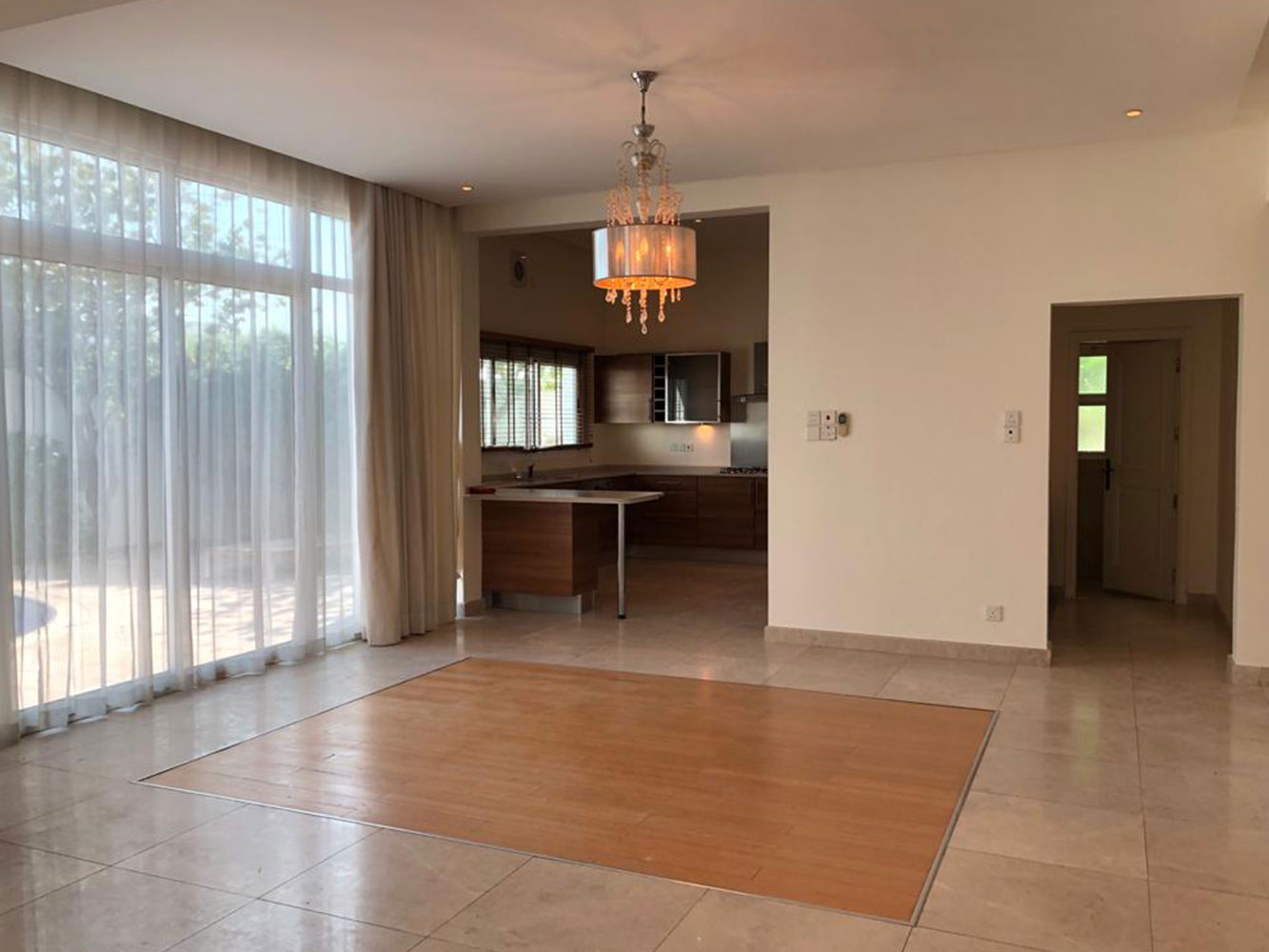 صورة فيلا للإيجار في سار #1438 2