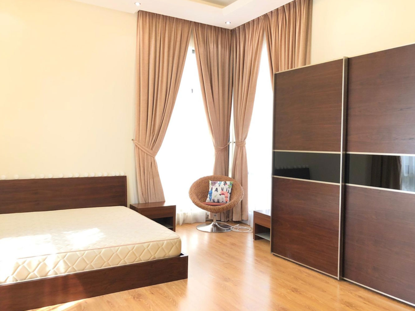 صورة فيلا للإيجار في سار #1439 7