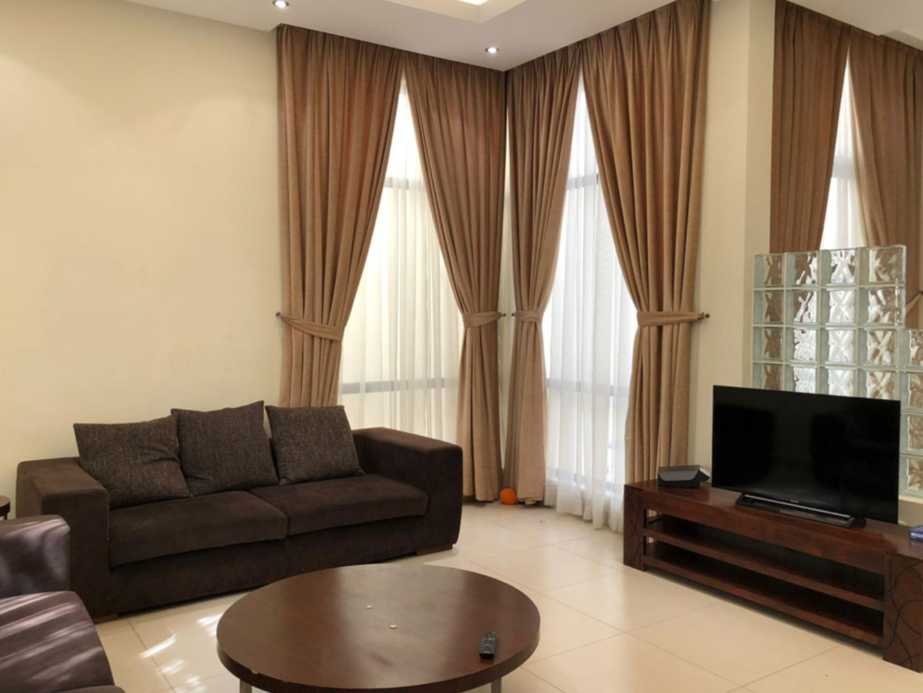 صورة فيلا للإيجار في سار #1439 1