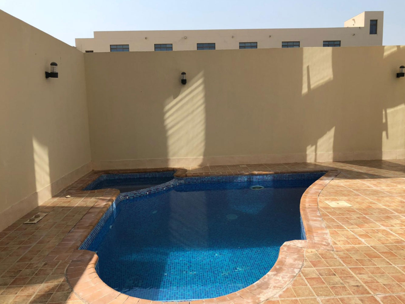 صورة فيلا للإيجار في سار #1439 5