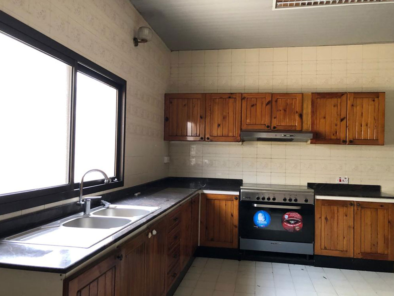 صورة فيلا للإيجار في سار #1444 8