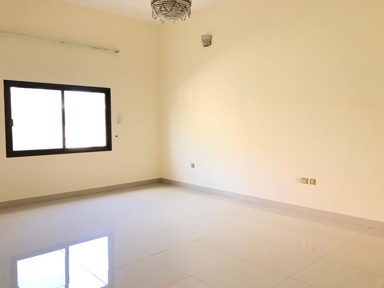 صورة فيلا للإيجار في سار #1444 0