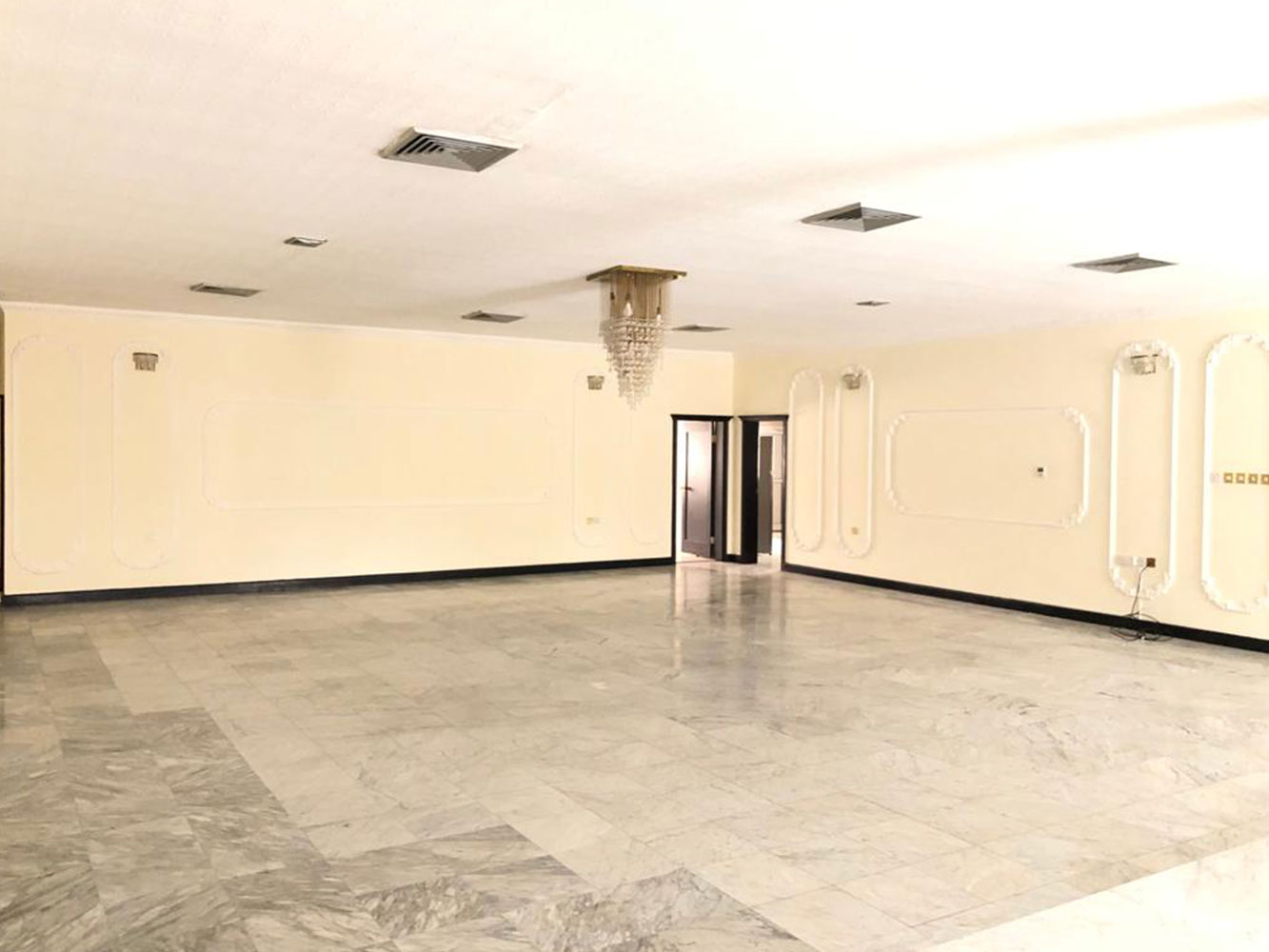 صورة فيلا للإيجار في سار #1444 2