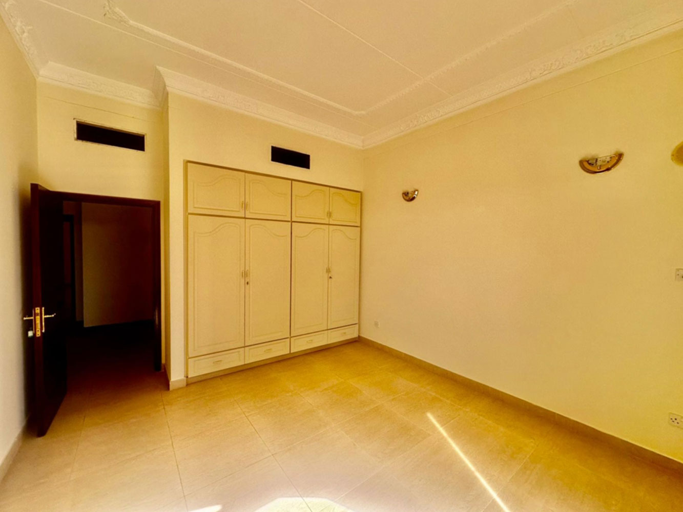 صورة فيلا للإيجار في الجنبية #1464 5