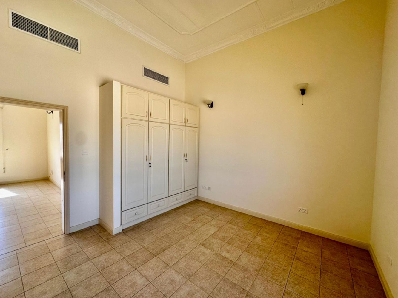 صورة فيلا للإيجار في الجنبية #1465 3