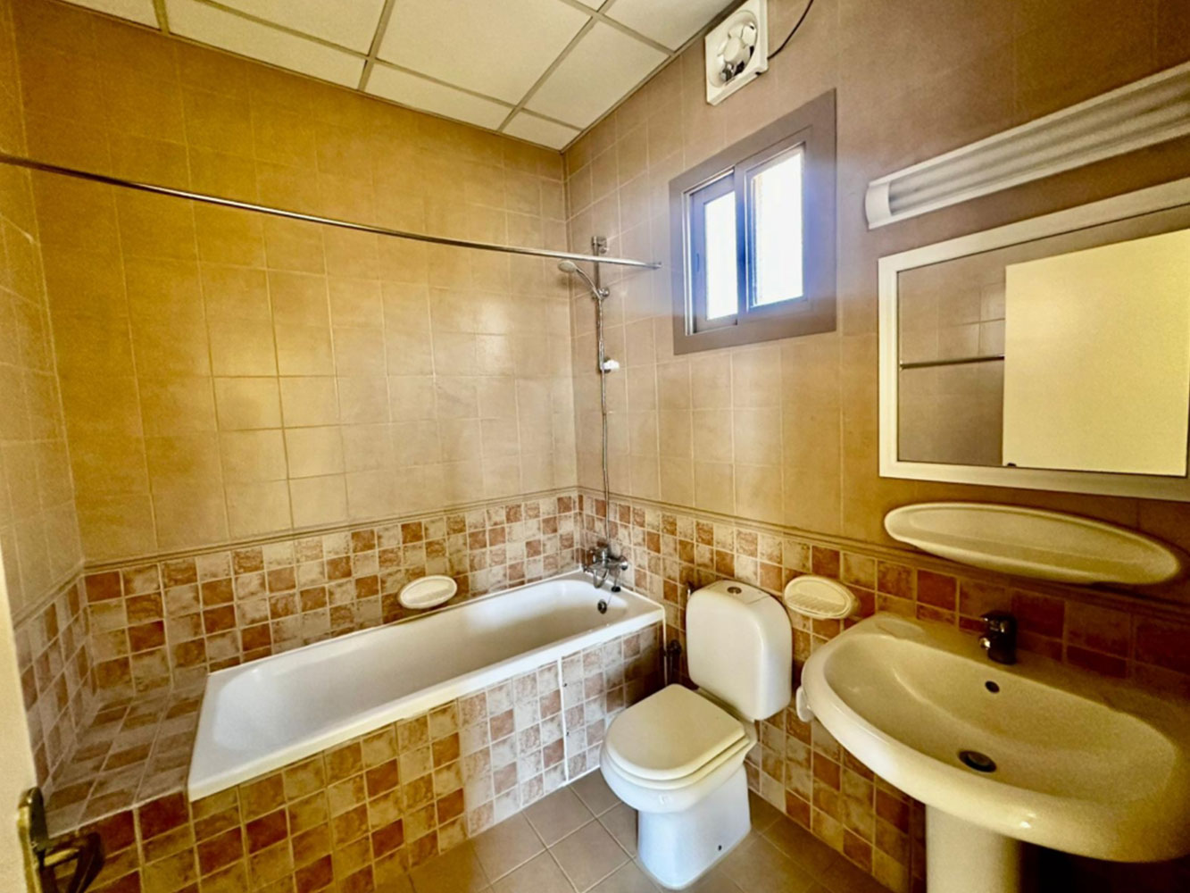 صورة فيلا للإيجار في الجنبية #1465 10